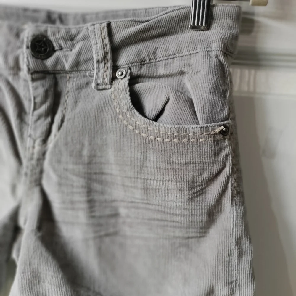 VanillaStar grey corduroy juniors shorts size 7 - Picture 2 of 5